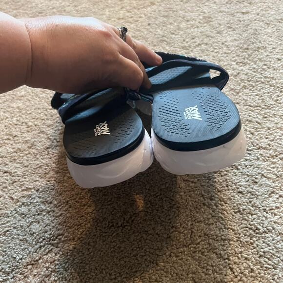 Skechers Goga Max On The Go Slide On Sandals Size 11 - Picture 3 of 12